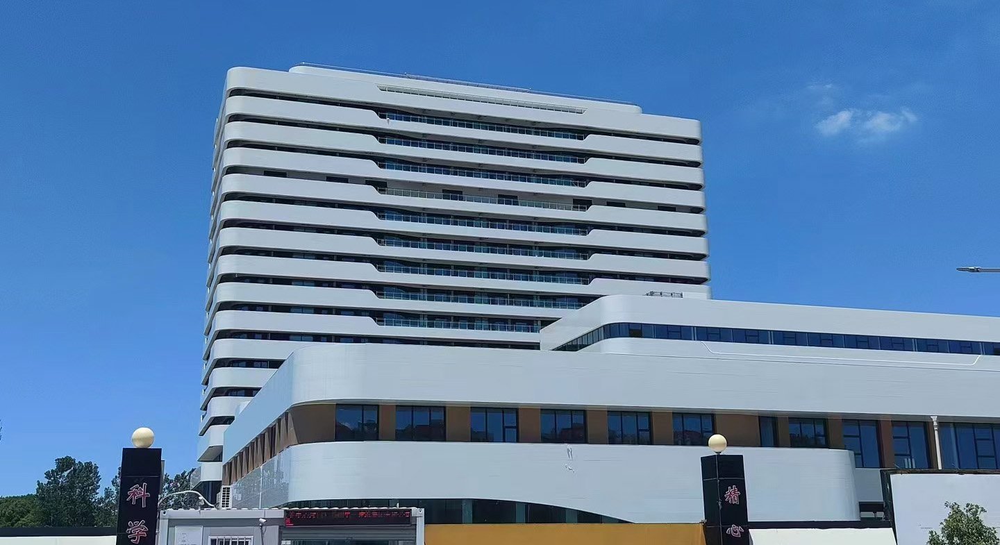 Icon demonstrating the versatility of SINOCARE artificial marble, showing its high-temperature resistance and UV resistance for indooroutdoor use