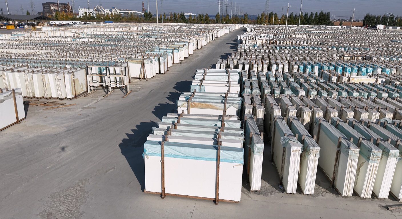 The extensive warehouse inventory of artificial marble manufacturer SINOCARE, showing large slabs in stock and ready for fast shipping and logistics 