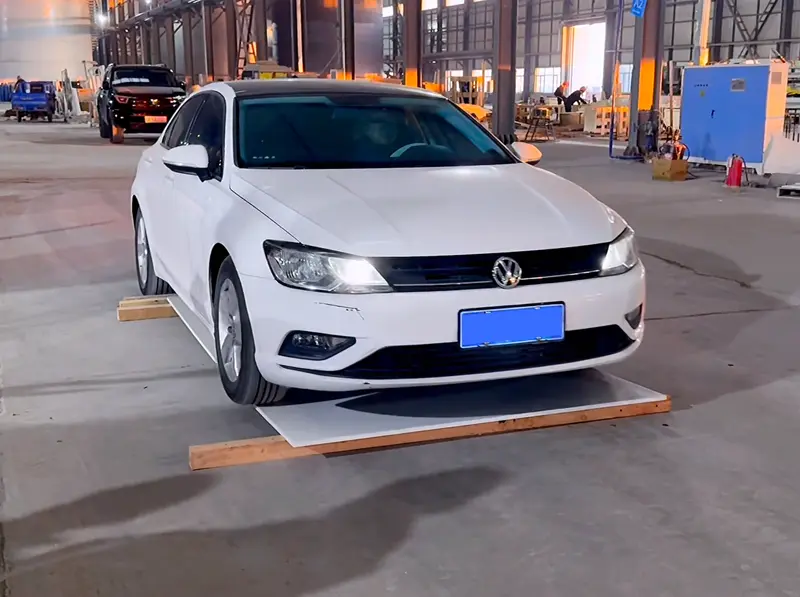 SINOCARE artificial marble load bearing test showing The product can withstand the weight of a car without breaking..